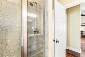 Shared Bathroom, 2nd Floor