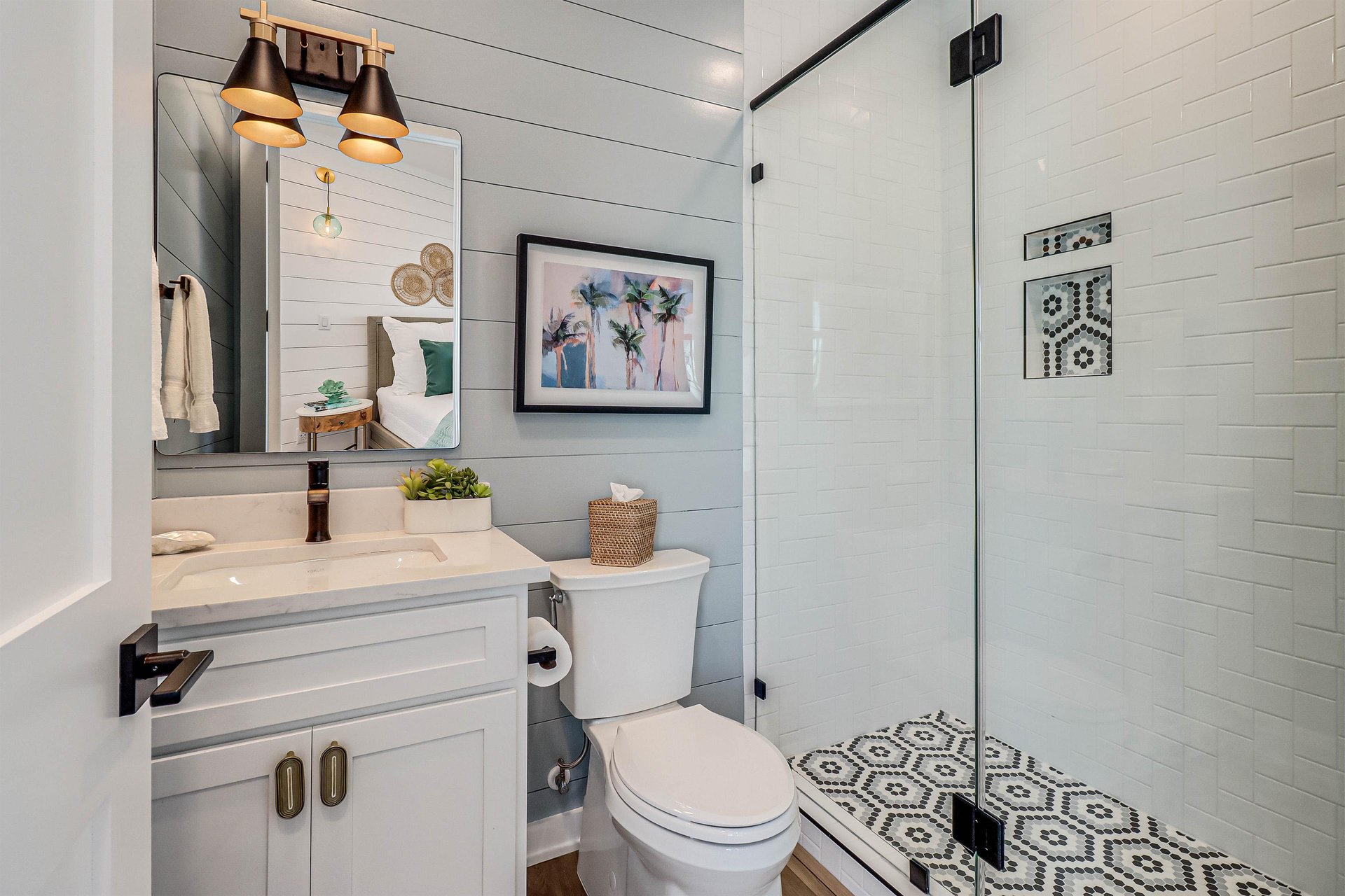 King Bathroom, 3rd Floor