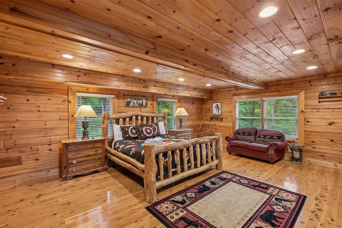 100Bedroom