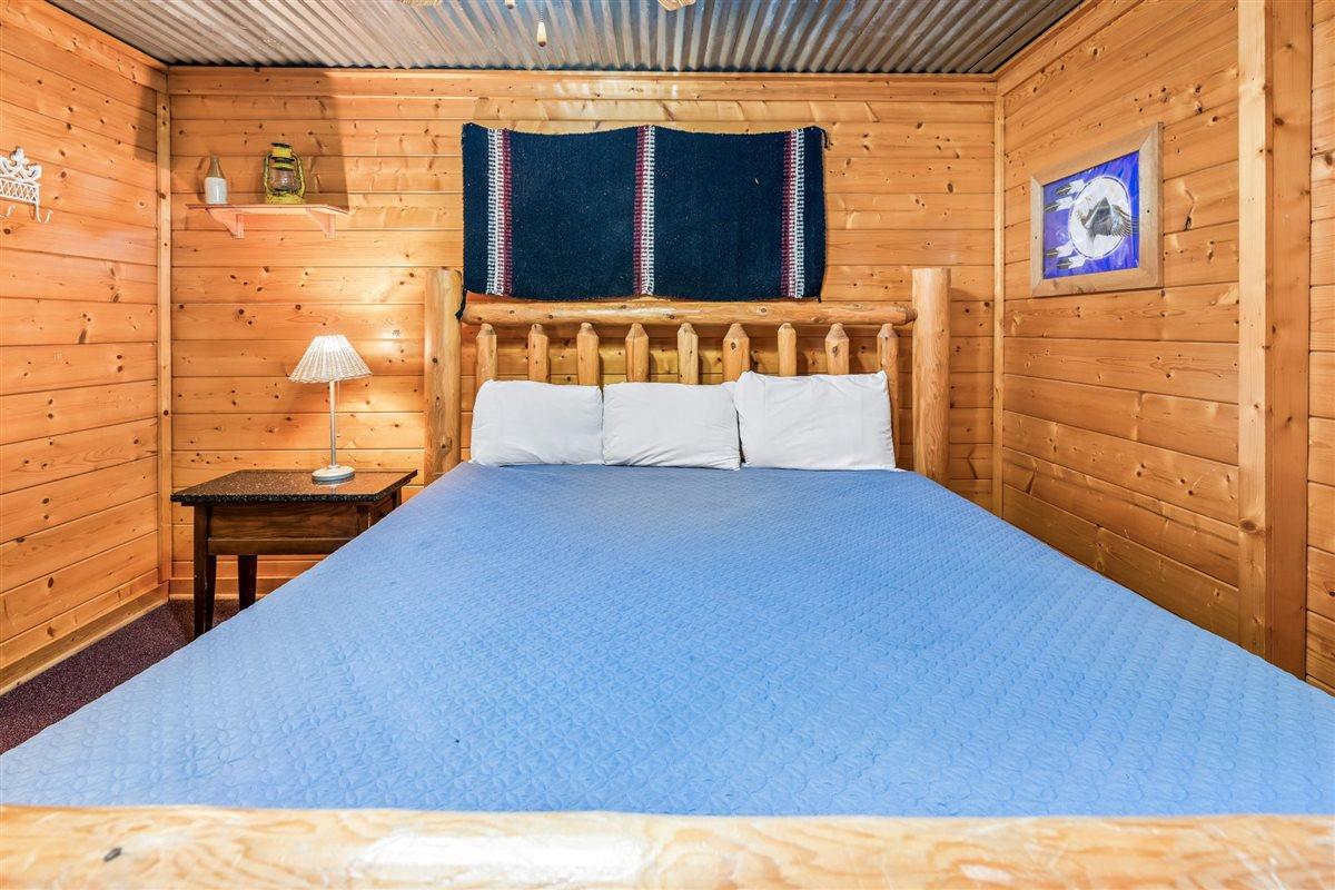 083Bedroom