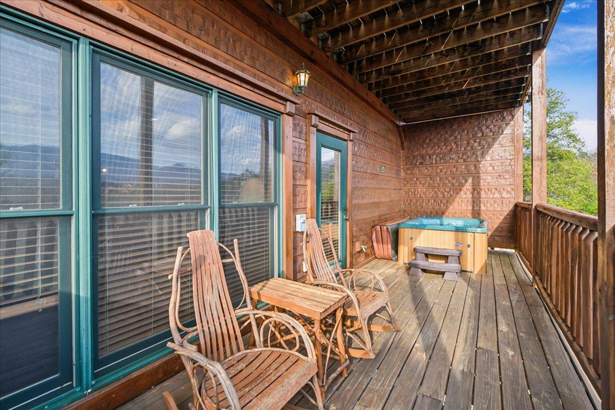 28Balcony