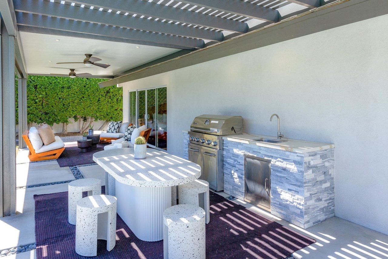 Alfresco dining with builtin BBQ