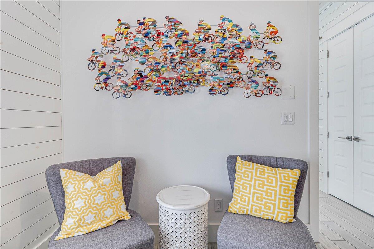 Primary King Seating, 2nd Floor