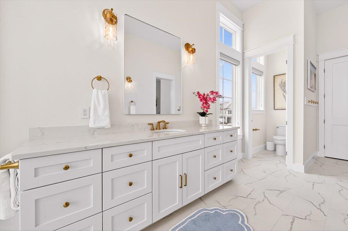 2nd FLoor, Primary King Bathroom
