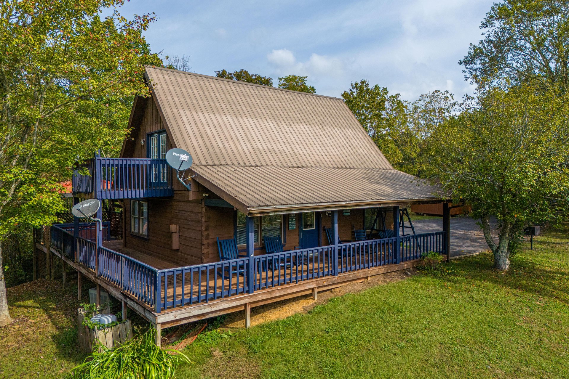 Side, front view of Leconte Nirvana