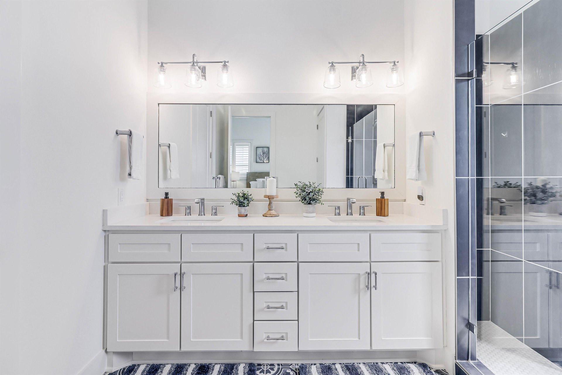 Primary King Bathroom, 2nd Floor