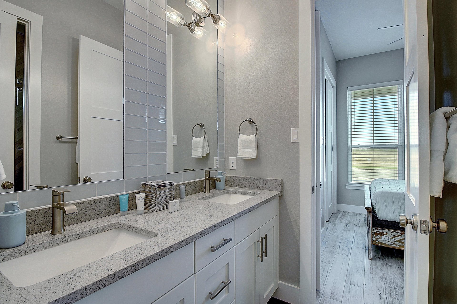 Shared Bathroom, 1st Floor