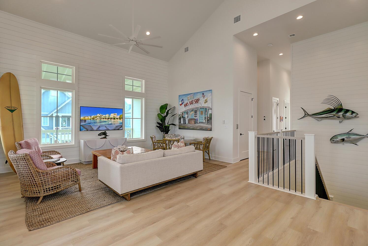2nd Floor, Living Area