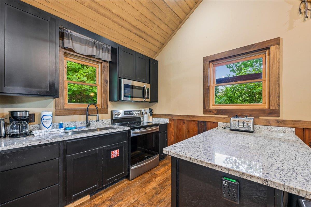12Kitchen