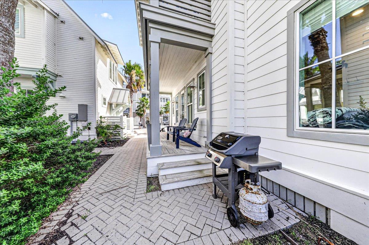 1st Floor, Front Porch