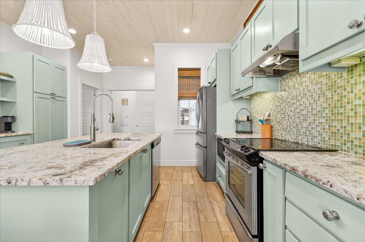 1st Floor, Kitchen