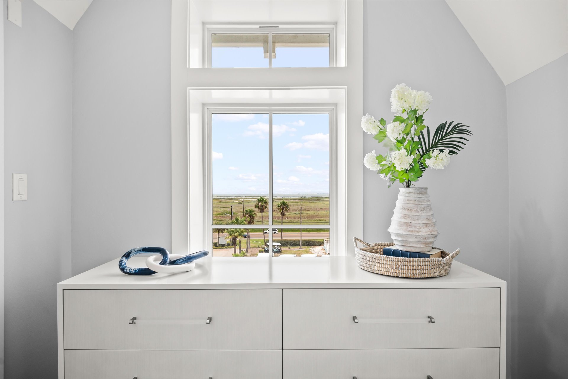 King Bedroom, 2nd Floor