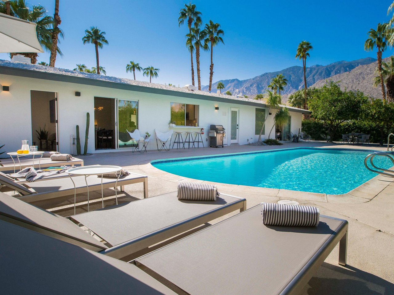Gorgeous resortstyle yard