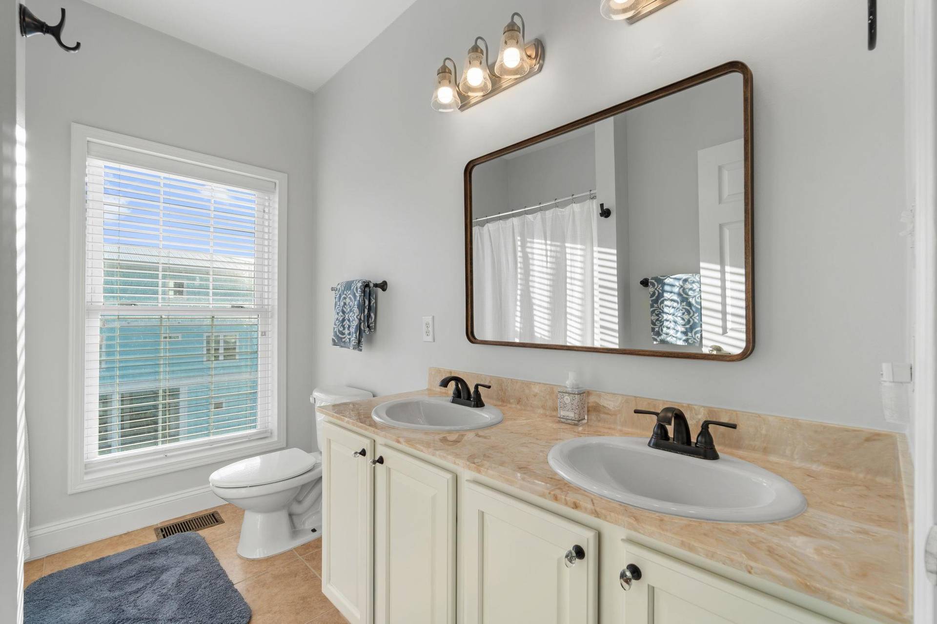 Guest Bathroom 2