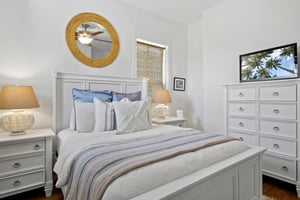 Queen Bedroom, 2nd Floor