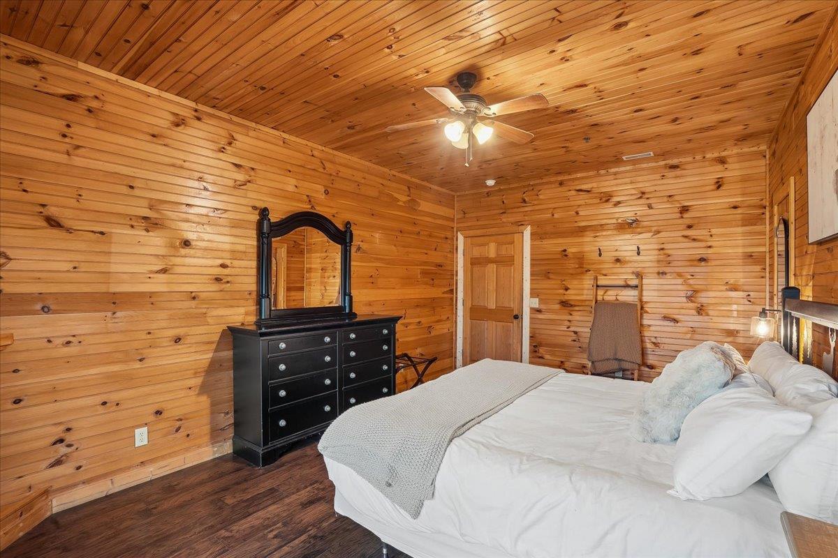 022Bedroom