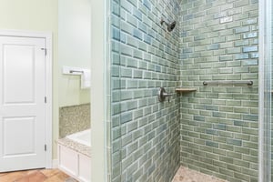 Primary King En Suite, 1st Floor Bathroom