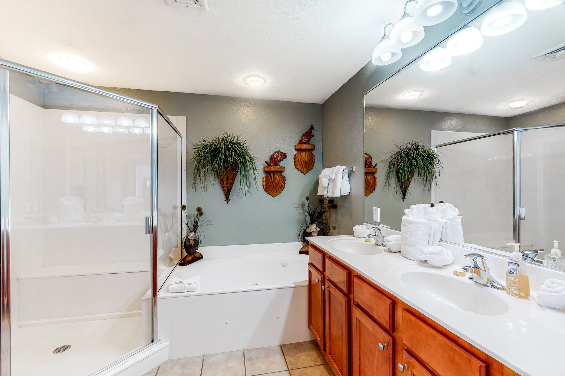 Emerald Dolphin 0620 10