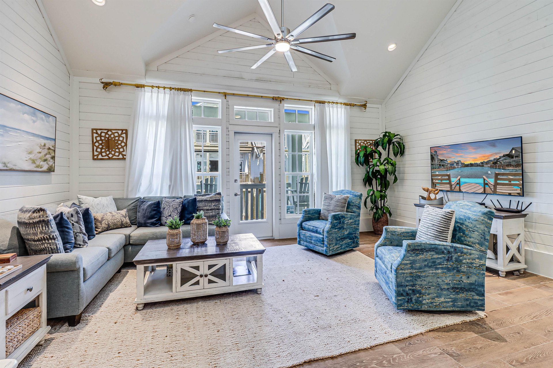 Living Area, 3rd Floor