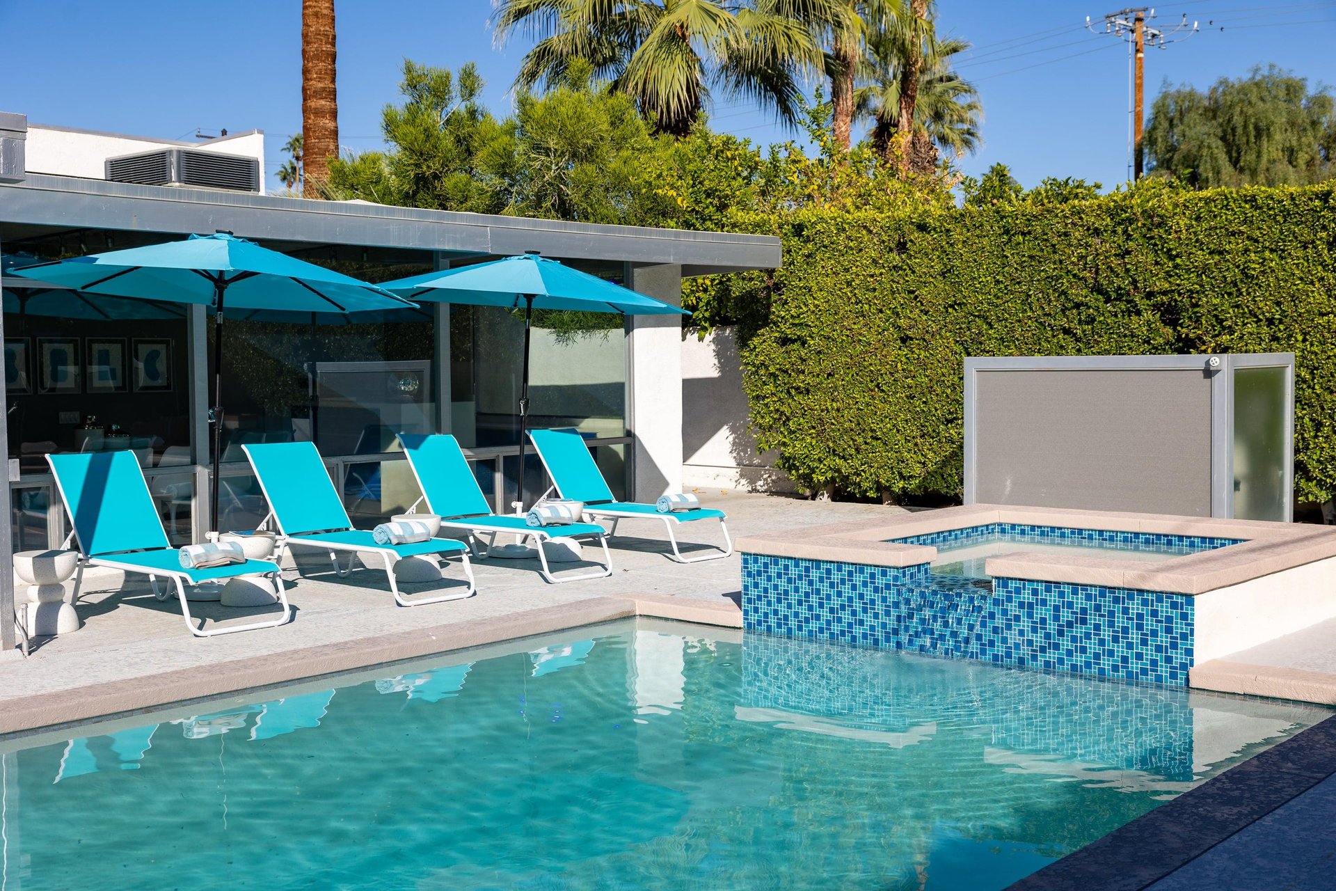 Ample lounge chairs