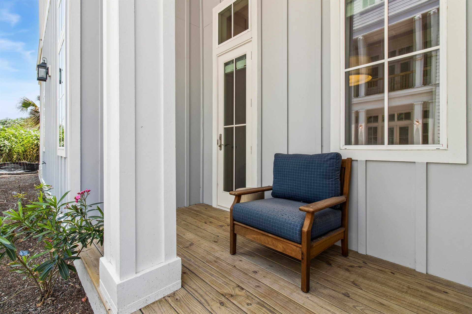 Fourth King Side Porch, 1st Floor