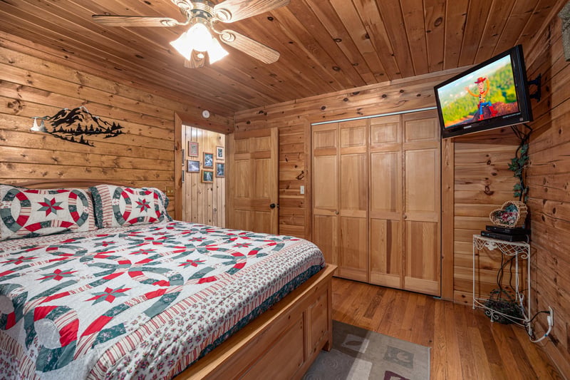 Queen Bedroom