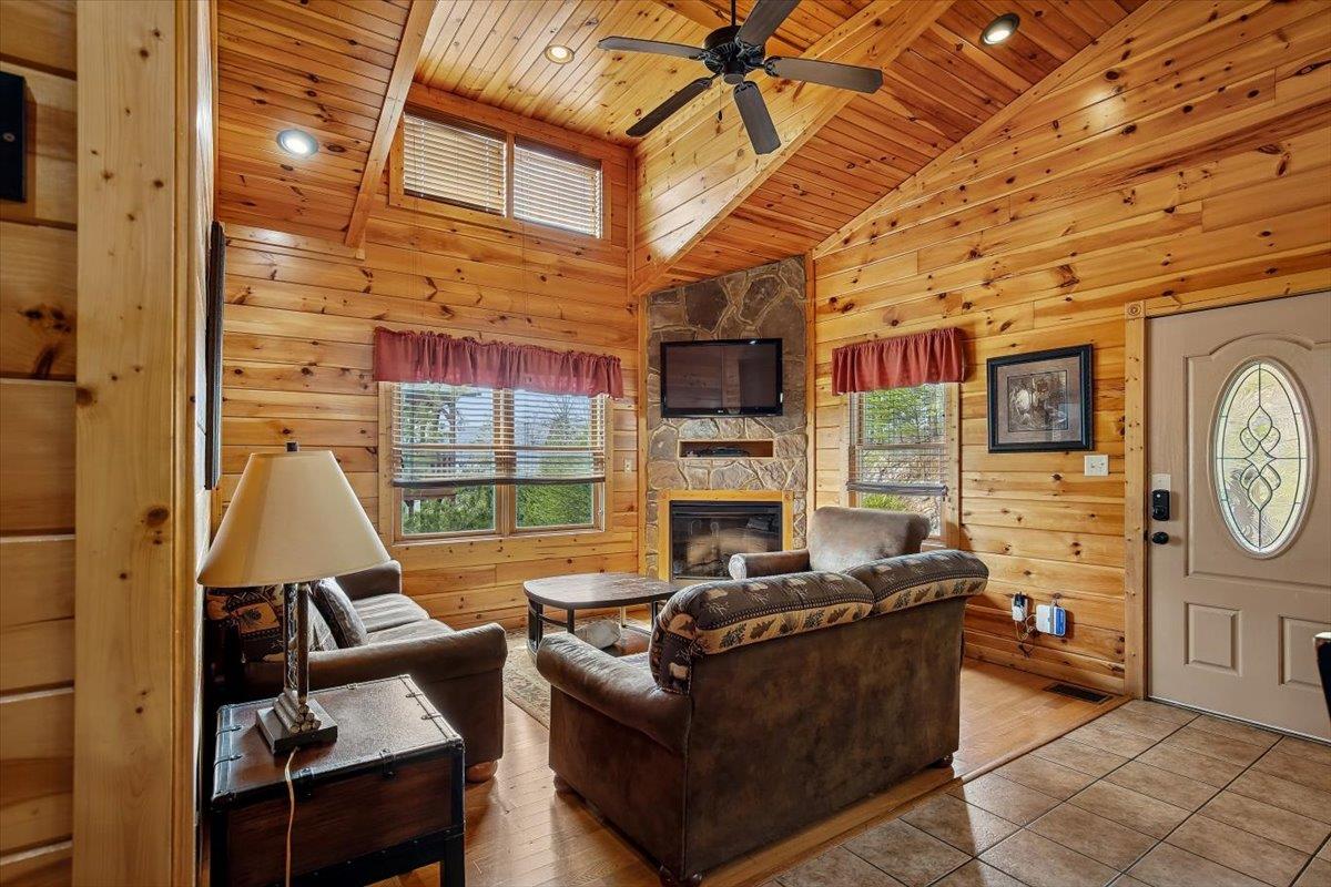 04Living Room