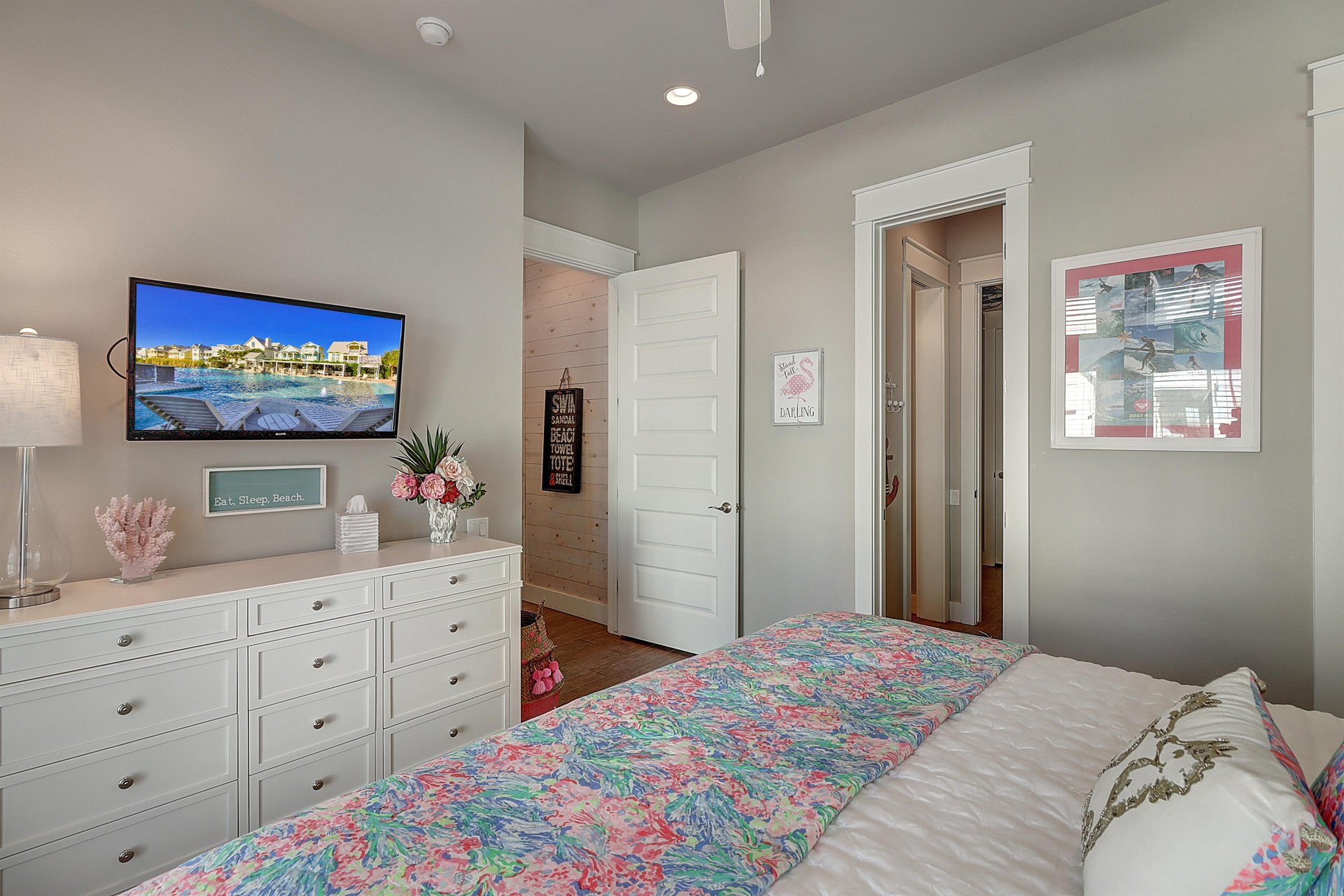 King Bedroom, 1st Floor