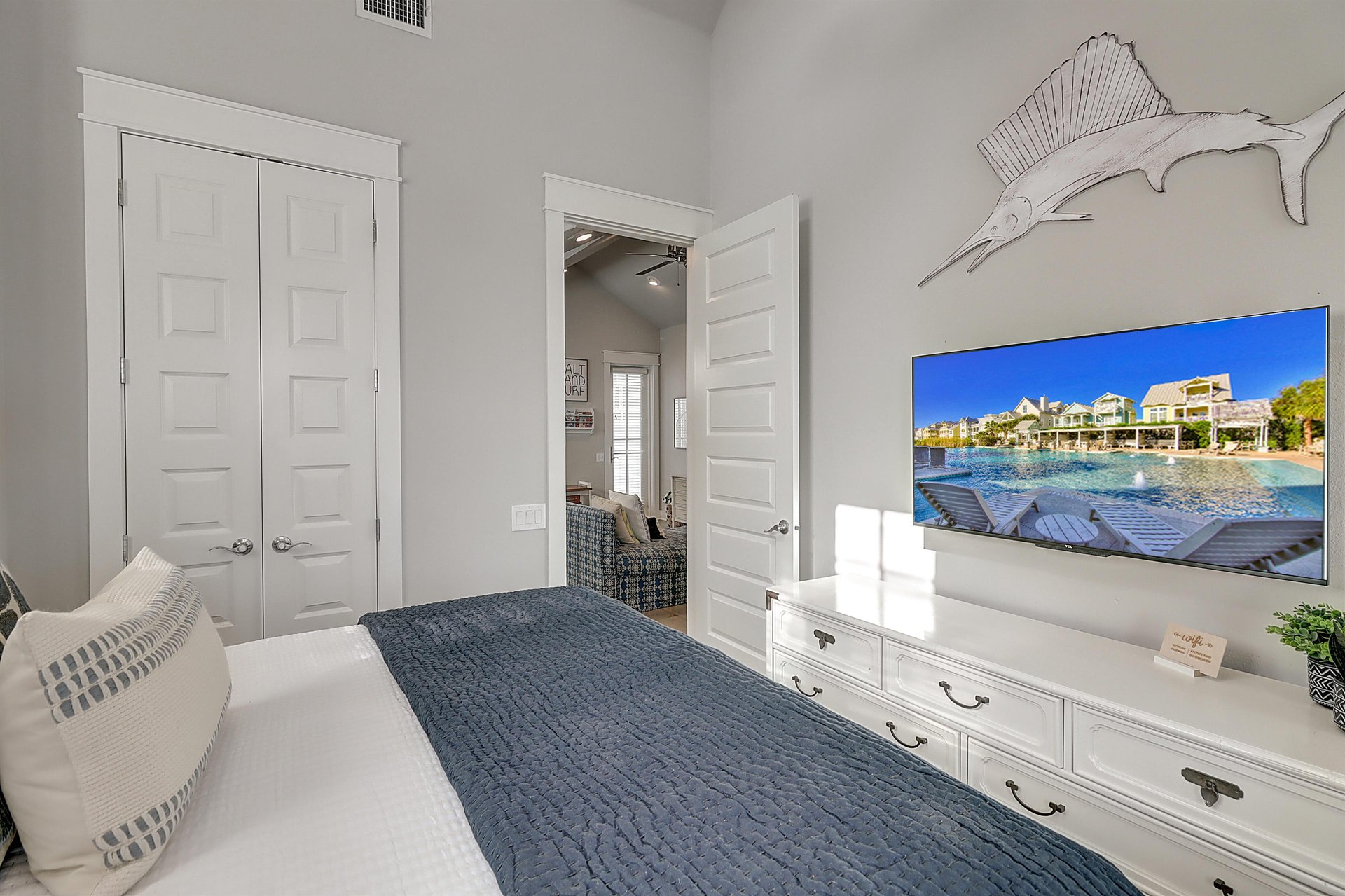 King Bedroom, 2nd Floor