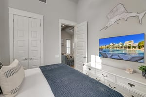 King Bedroom, 2nd Floor