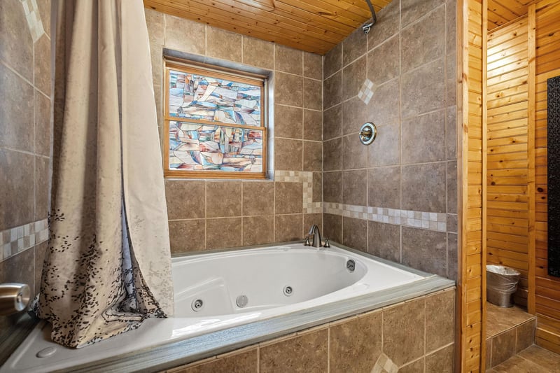 large bath with jets