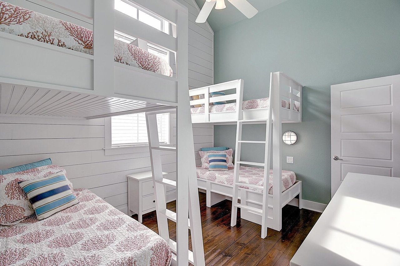 2nd Floor, Bunk Bedroom
