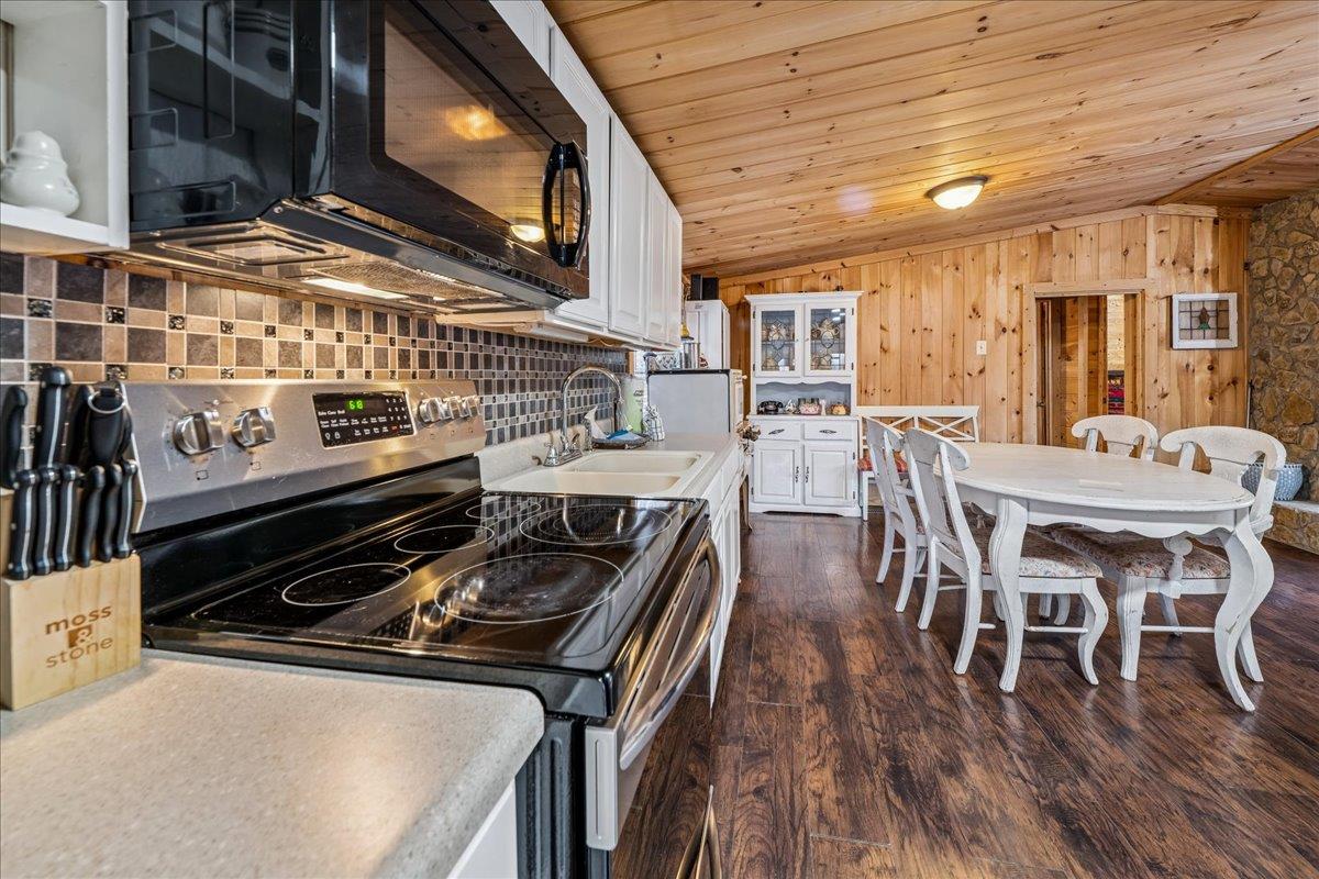 27Kitchen