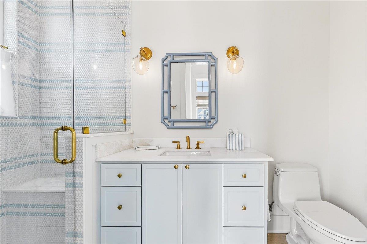 Second King Bathroom, 2nd Floor