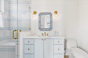 Second King Bathroom, 2nd Floor