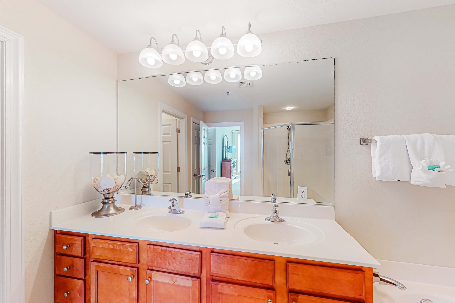 Emerald Dolphin 540 13