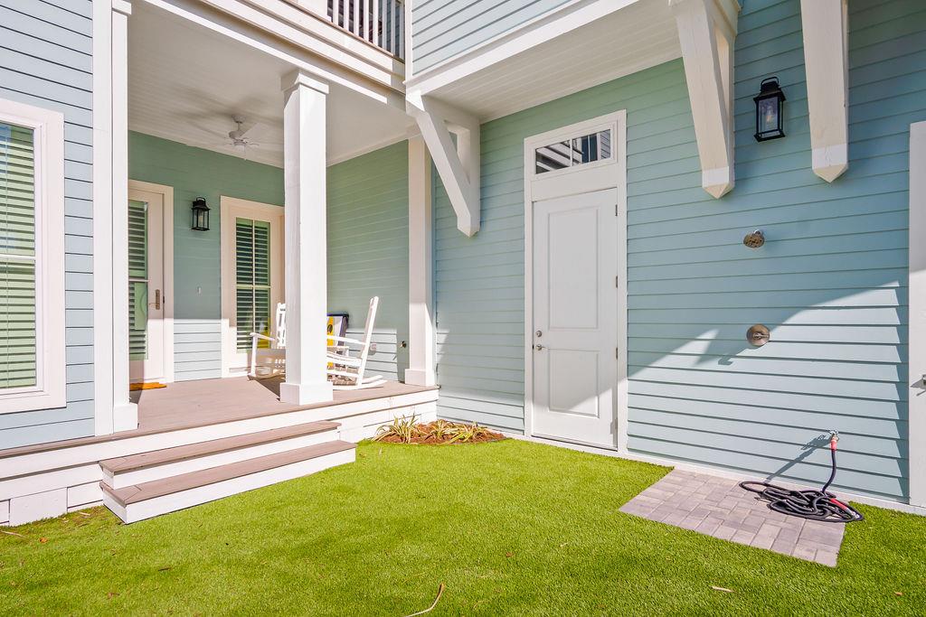 Fenced Side Yard, 1st Floor