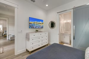 1st Floor Queen Suite