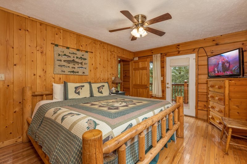 King bed with door to deck