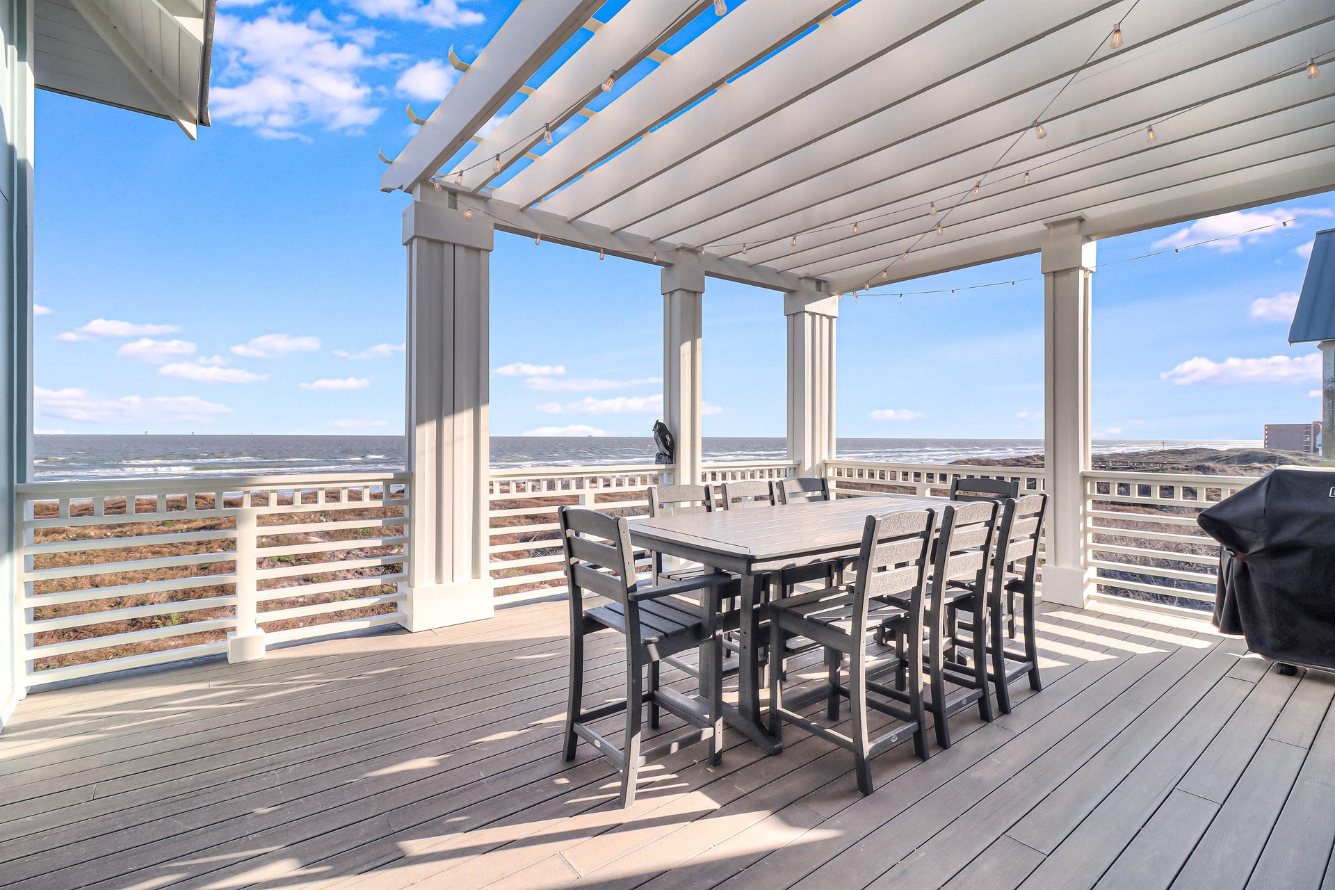 Expansive Dining  Grilling Deck, 3rd Floor