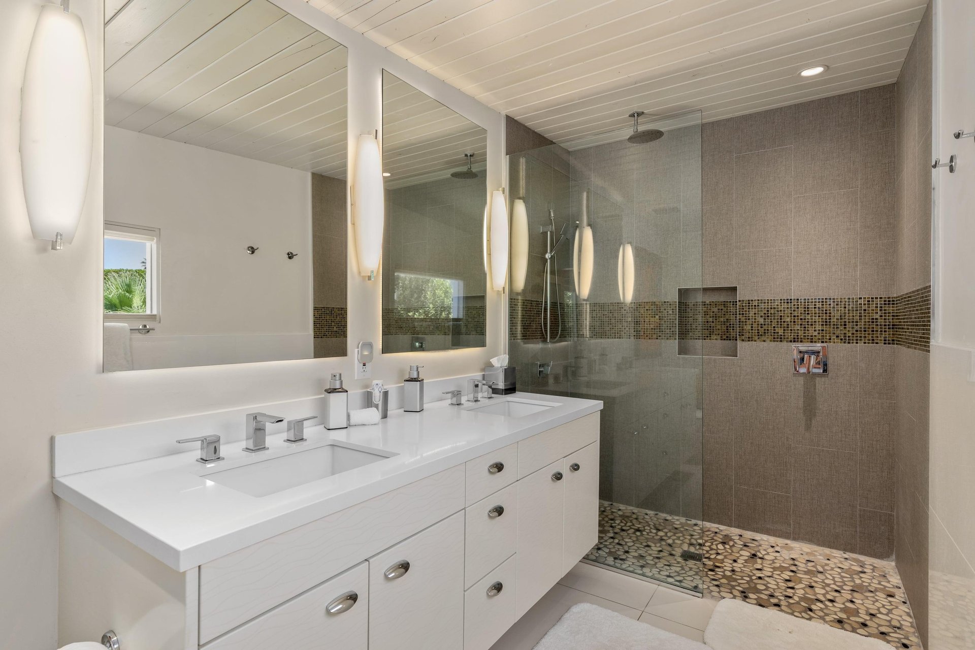 Casita bathroom
