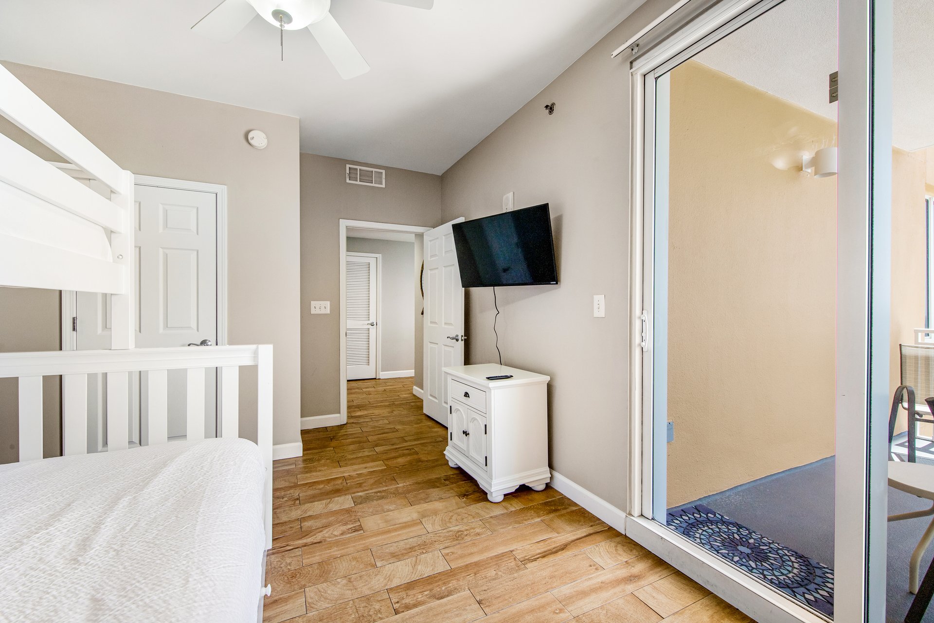 Splash Resort 1101W 24