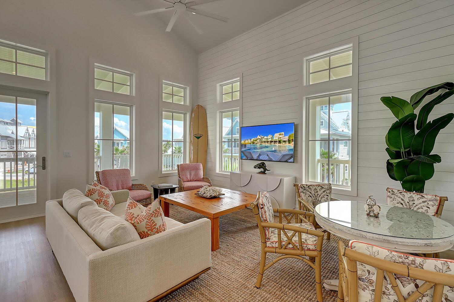 2nd Floor, Living Area