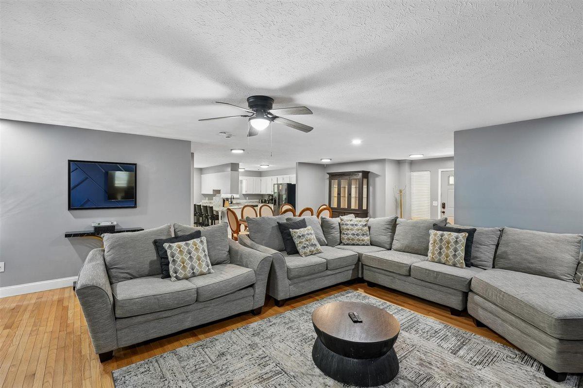 09Living Area