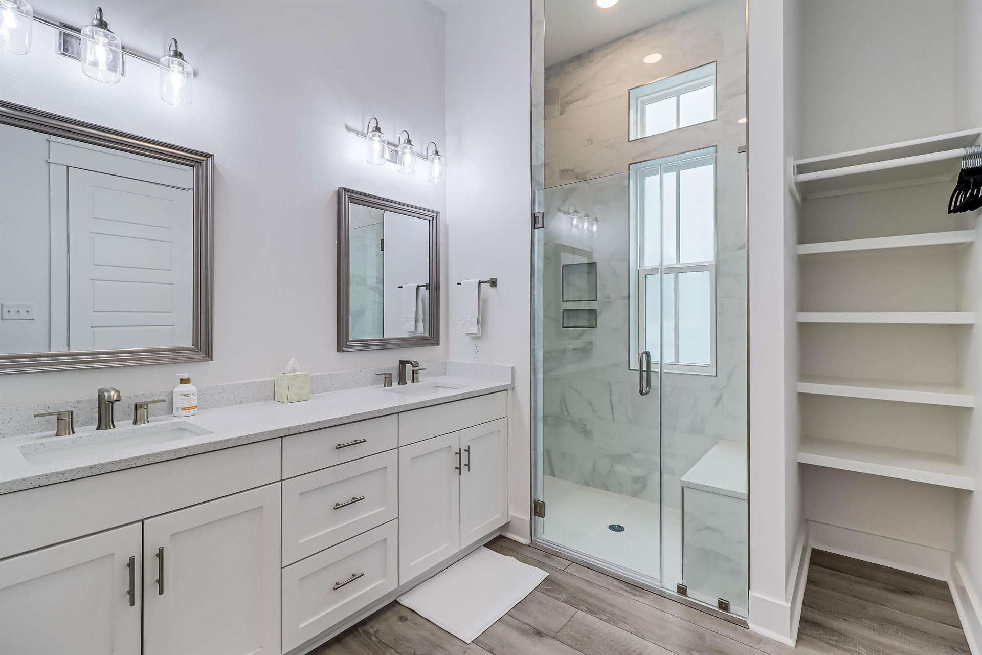 Bunk Bathroom, 1st Floor