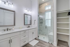 Bunk Bathroom, 1st Floor