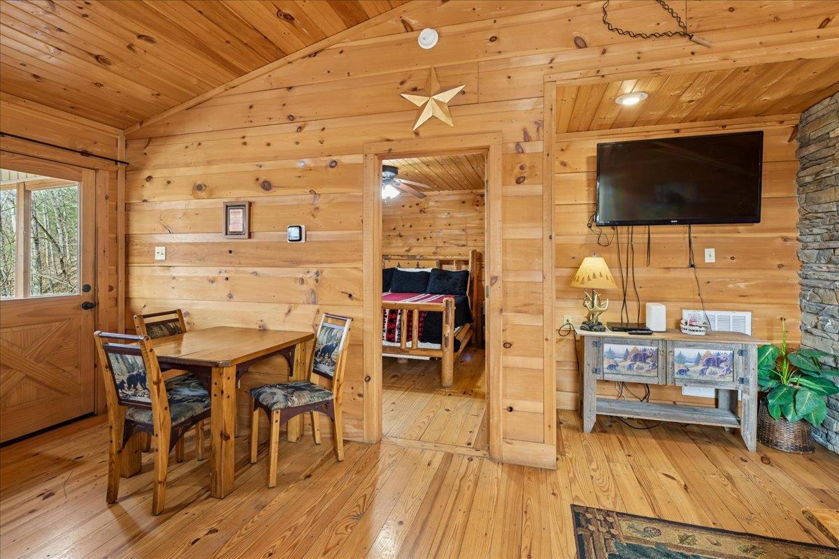 29Dining Room