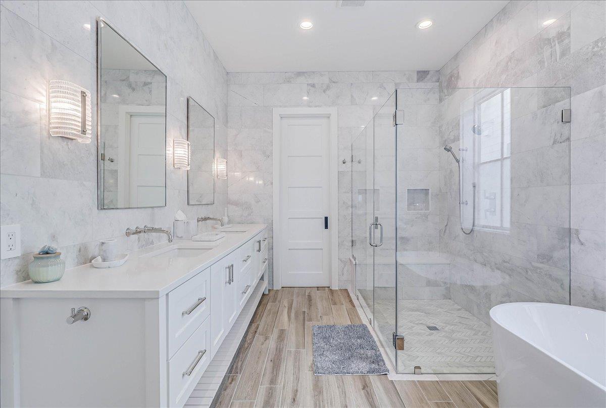 Primary King Bathroom, 2nd Floor