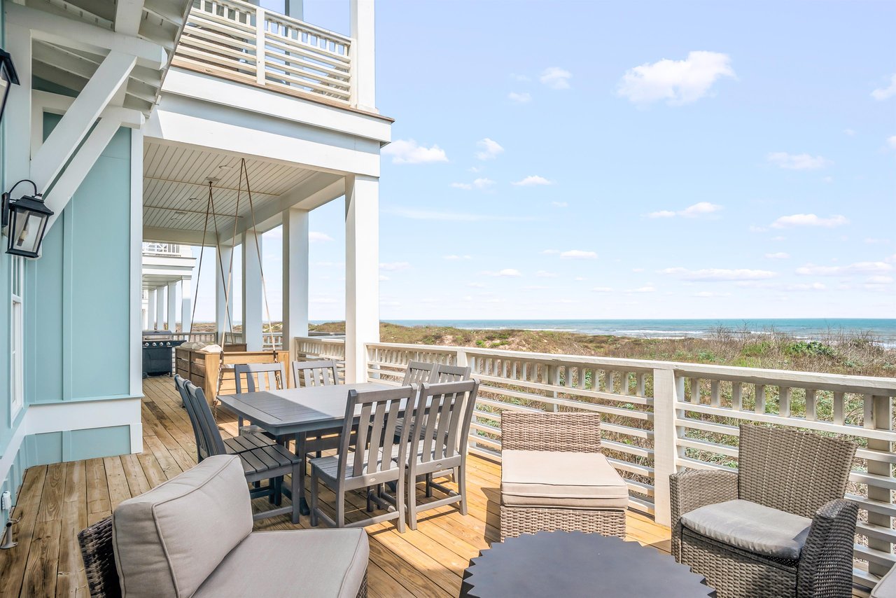 Gulf View Balcony Lounge, 2nd Floor