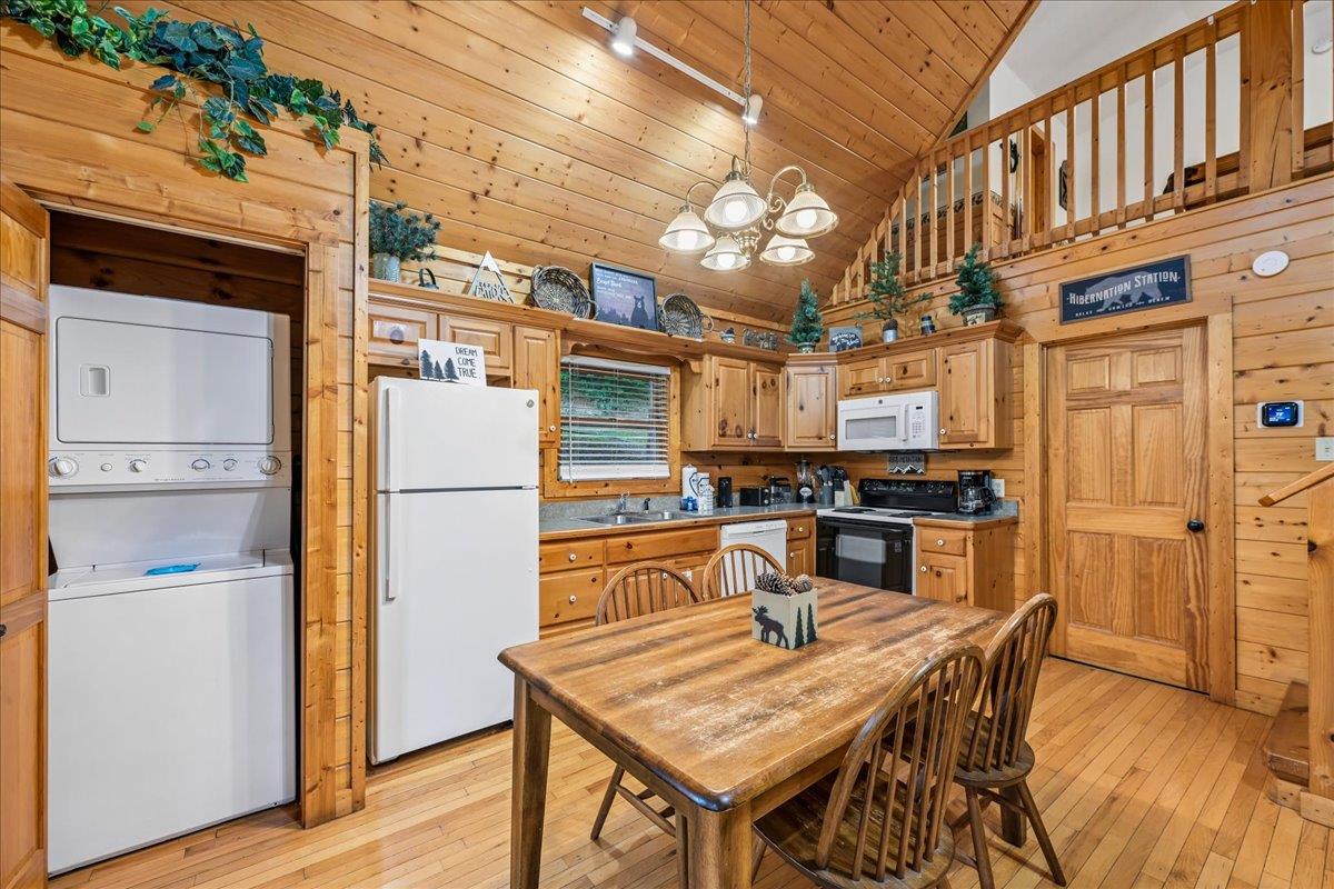 10Dining Area